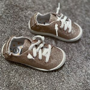 Wonder Nation Toddler’s Size 9 Gold Sparkle Sneakers